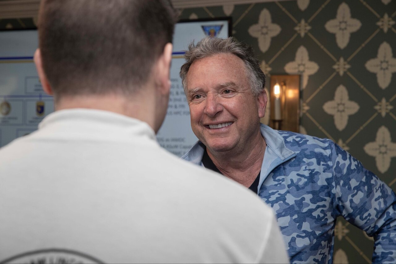 ویتکاف از ناو آبراهام لینکلن: با خلبانی که پهپاد ایران را سرنگون کرد دیدار کردم، عزم آمریکایی این‌گونه است + تصاویر