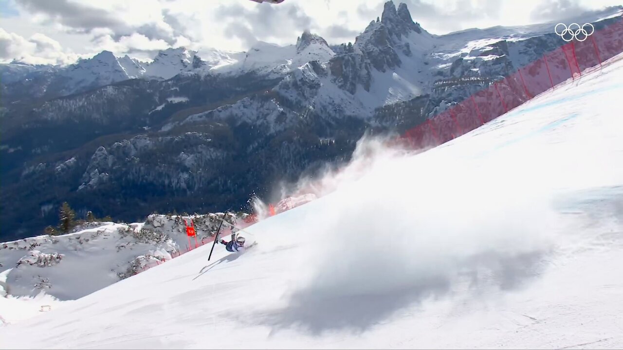 عکس | حادثه تلخ در المپیک زمستانی؛ ستاره زن آمریکایی را با هلی‌کوپتر بردند!