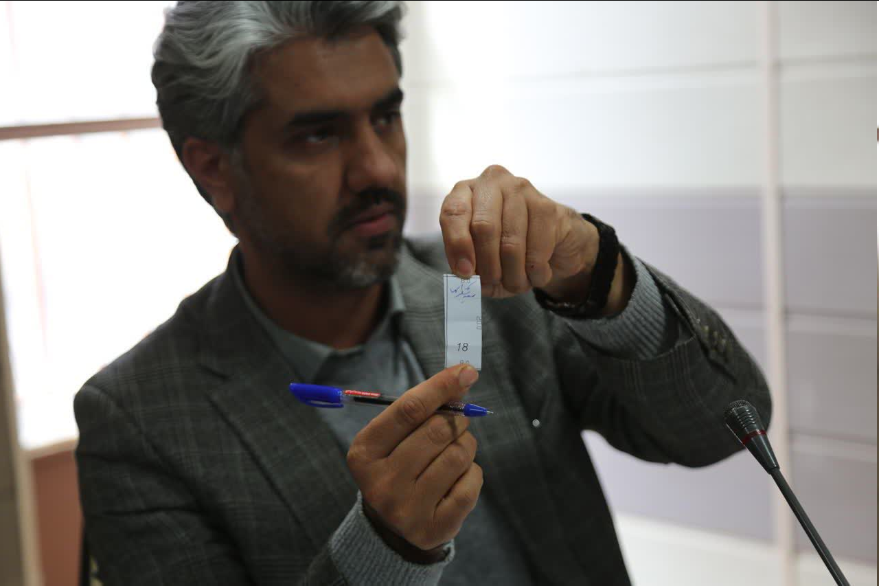 قرعه کشی ۶۱ قطعه زمین بین متقاضیان طرح جوانی جمعیت در شهرهای سامان و هوره