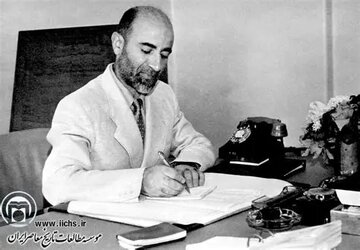 عکس/ عباس شیبانی و مهدی بازرگان در دادگاه نظامی؛ سال ۱۳۴۲