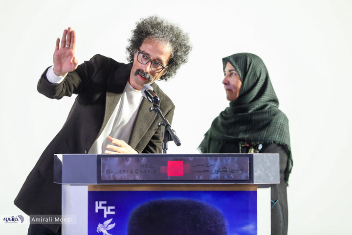 مراسم تقدیر از «سلاف فواخرجی» بازیگر فیلم «سرزمین فرشته ها»