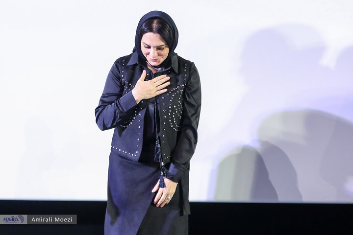 مراسم تقدیر از «سلاف فواخرجی» بازیگر فیلم «سرزمین فرشته ها»