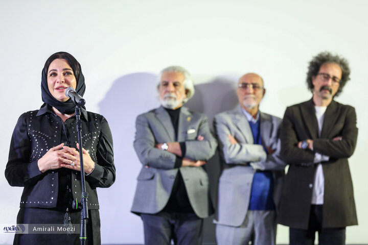 مراسم تقدیر از «سلاف فواخرجی» بازیگر فیلم «سرزمین فرشته ها»