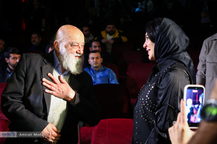 مراسم تقدیر از «سلاف فواخرجی» بازیگر فیلم «سرزمین فرشته ها»