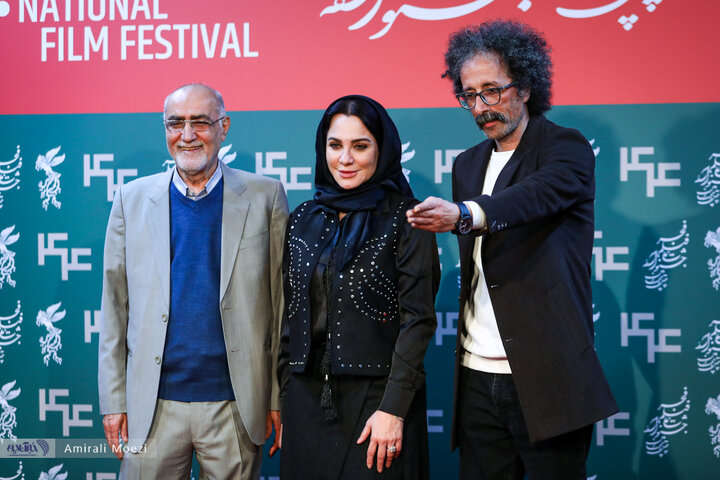 تصاویر | قاب‌هایی ماندگار از فتوکال فیلم «سرزمین فرشته‌ها» در جشواره فیلم فجر با حضور بازیگر خارجی فیلم