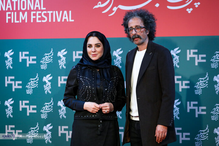 تصاویر | قاب‌هایی ماندگار از فتوکال فیلم «سرزمین فرشته‌ها» در جشواره فیلم فجر با حضور بازیگر خارجی فیلم