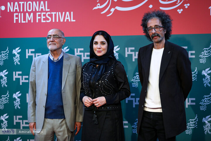 تصاویر | قاب‌هایی ماندگار از فتوکال فیلم «سرزمین فرشته‌ها» در جشواره فیلم فجر با حضور بازیگر خارجی فیلم