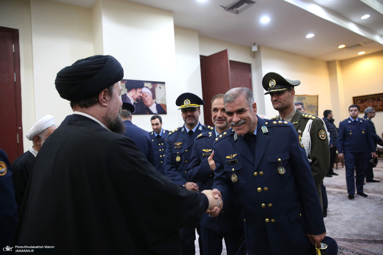 دیدار سید حسن خمینی با فرماندهان نیروی هوایی ارتش به روایت تصویر/ قاب عکس خاص از هاشمی رفسنجانی در حرم مطهر + تصاویر
