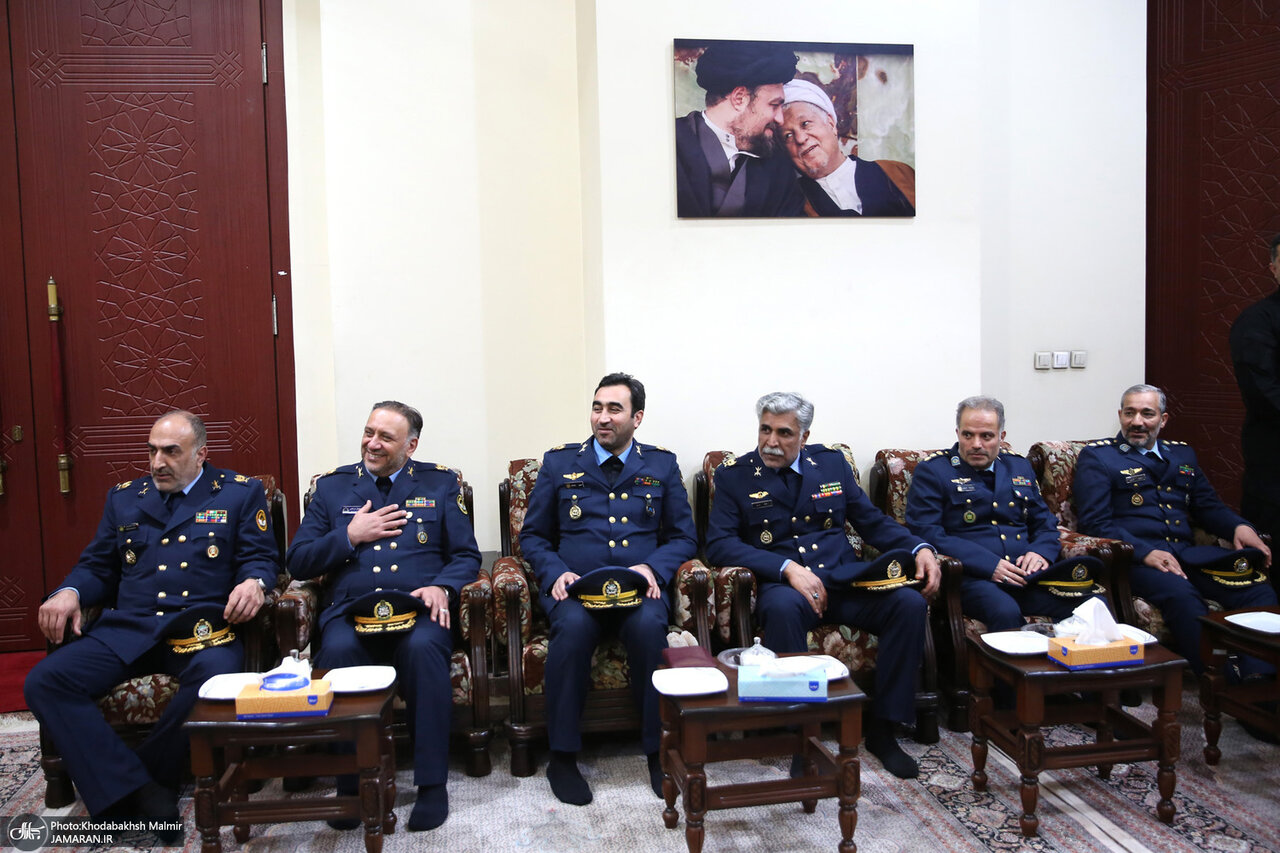 دیدار سید حسن خمینی با فرماندهان نیروی هوایی ارتش به روایت تصویر/ قاب عکس خاص از هاشمی رفسنجانی در حرم مطهر + تصاویر