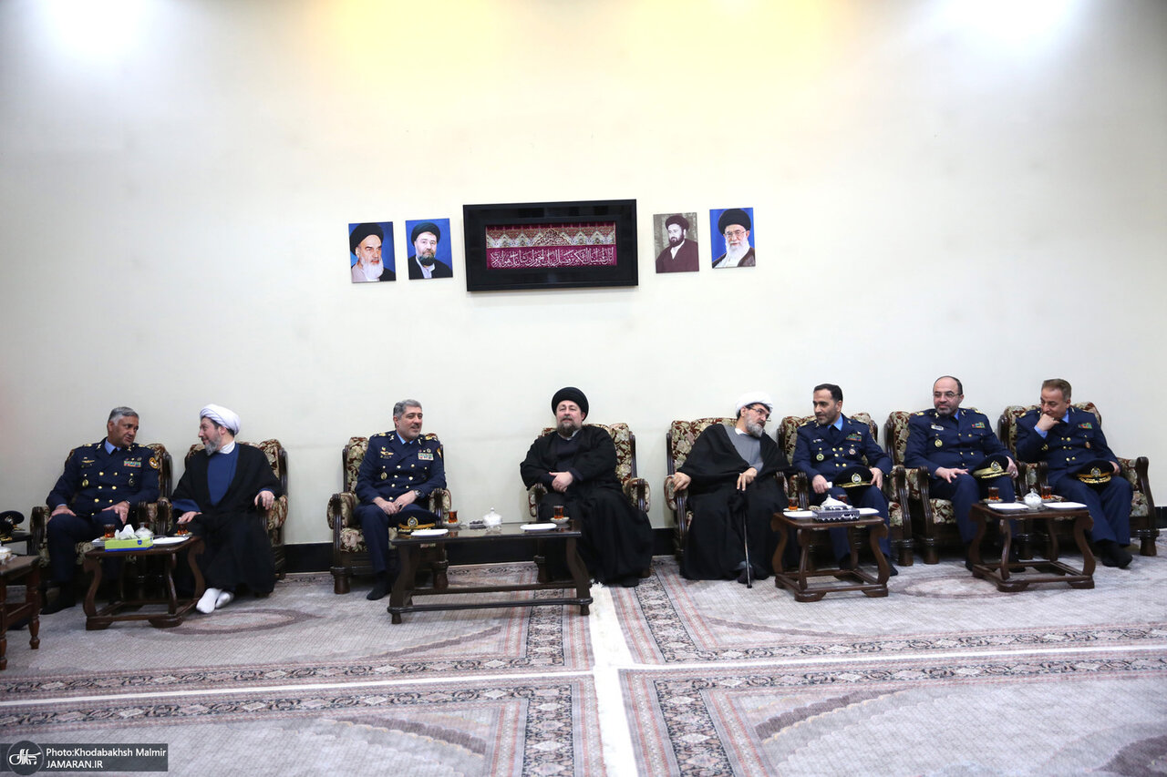 دیدار سید حسن خمینی با فرماندهان نیروی هوایی ارتش به روایت تصویر/ قاب عکس خاص از هاشمی رفسنجانی در حرم مطهر + تصاویر