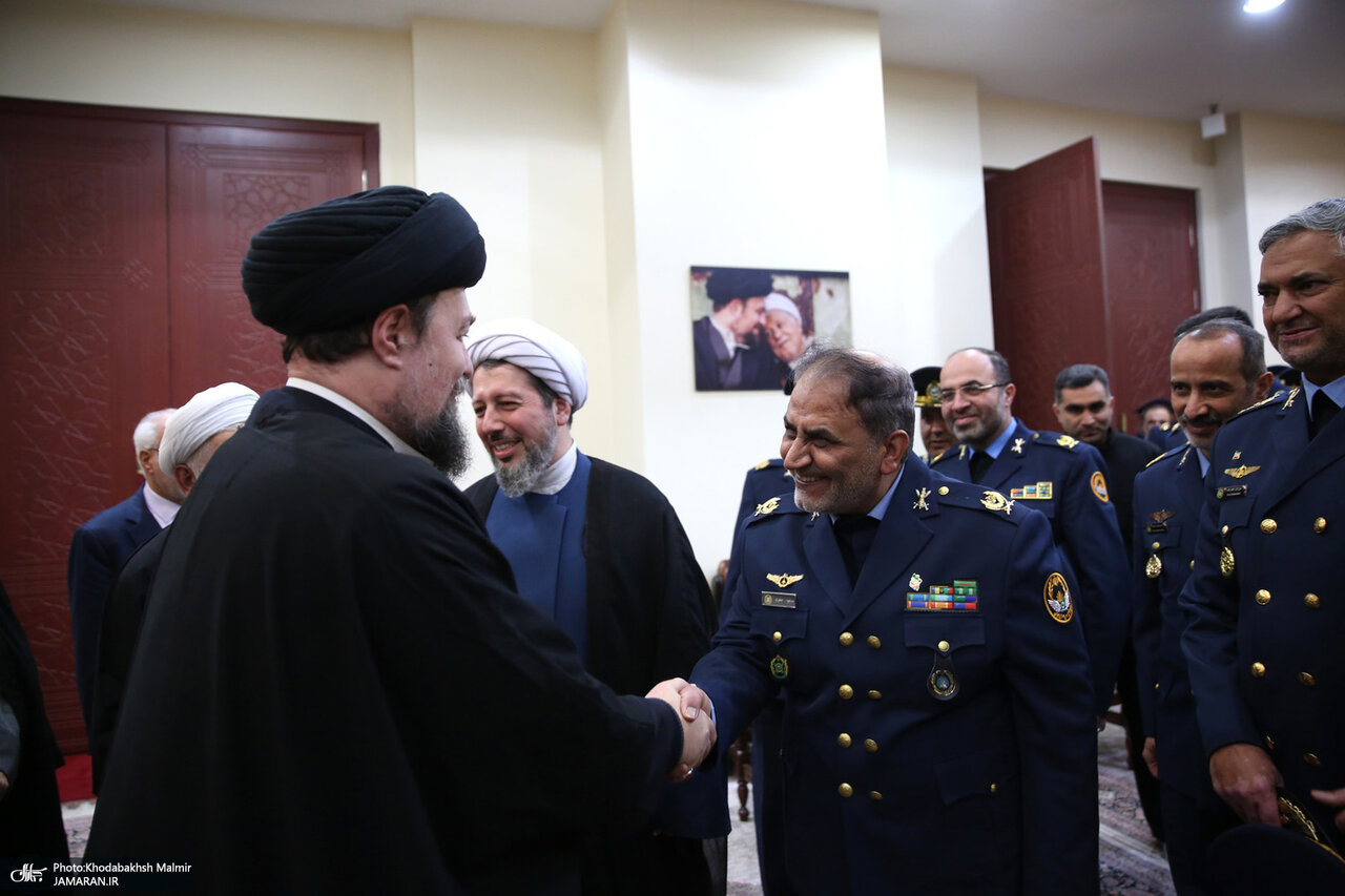 دیدار سید حسن خمینی با فرماندهان نیروی هوایی ارتش به روایت تصویر/ قاب عکس خاص از هاشمی رفسنجانی در حرم مطهر + تصاویر