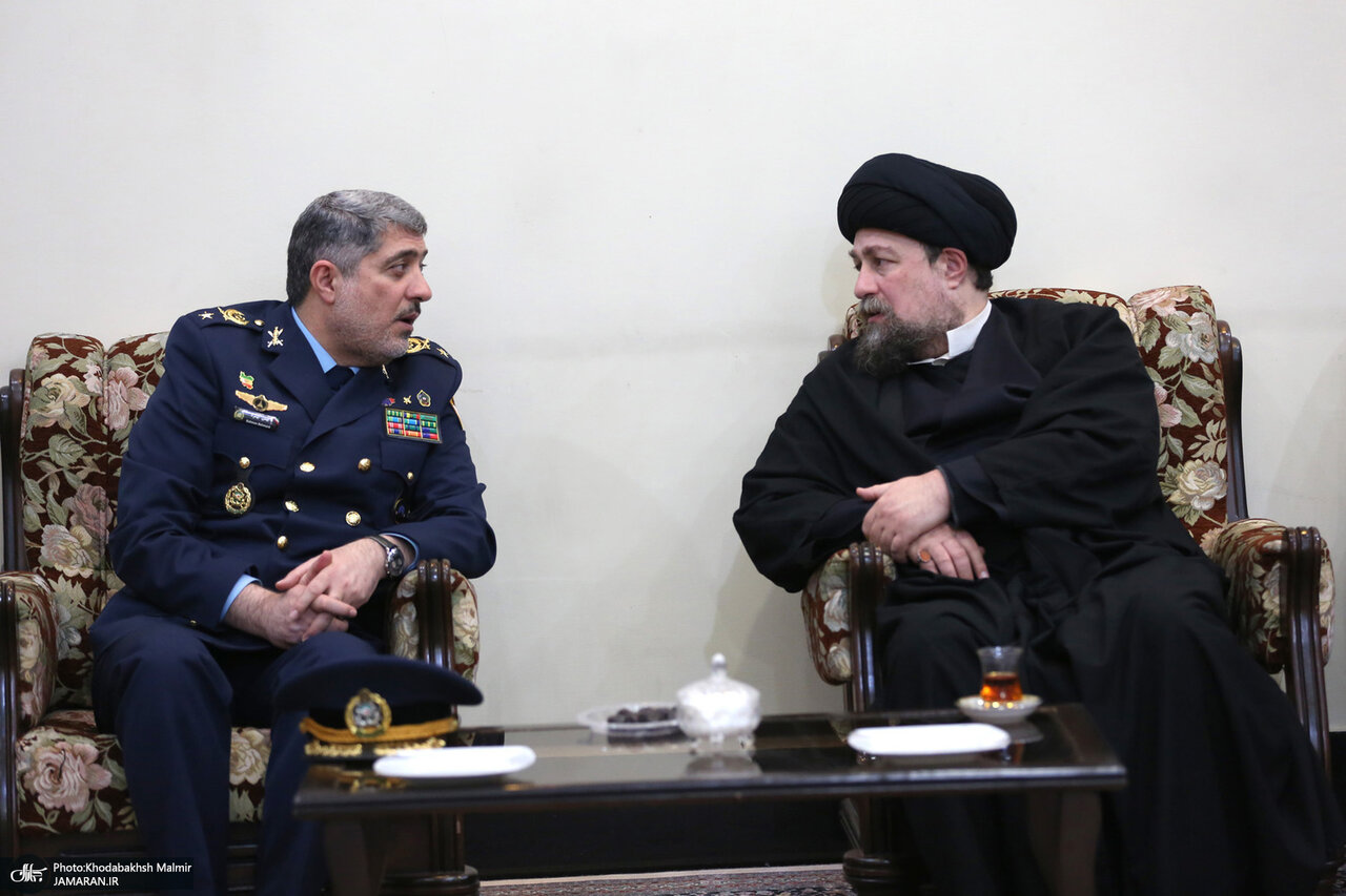 دیدار سید حسن خمینی با فرماندهان نیروی هوایی ارتش به روایت تصویر/ قاب عکس خاص از هاشمی رفسنجانی در حرم مطهر + تصاویر