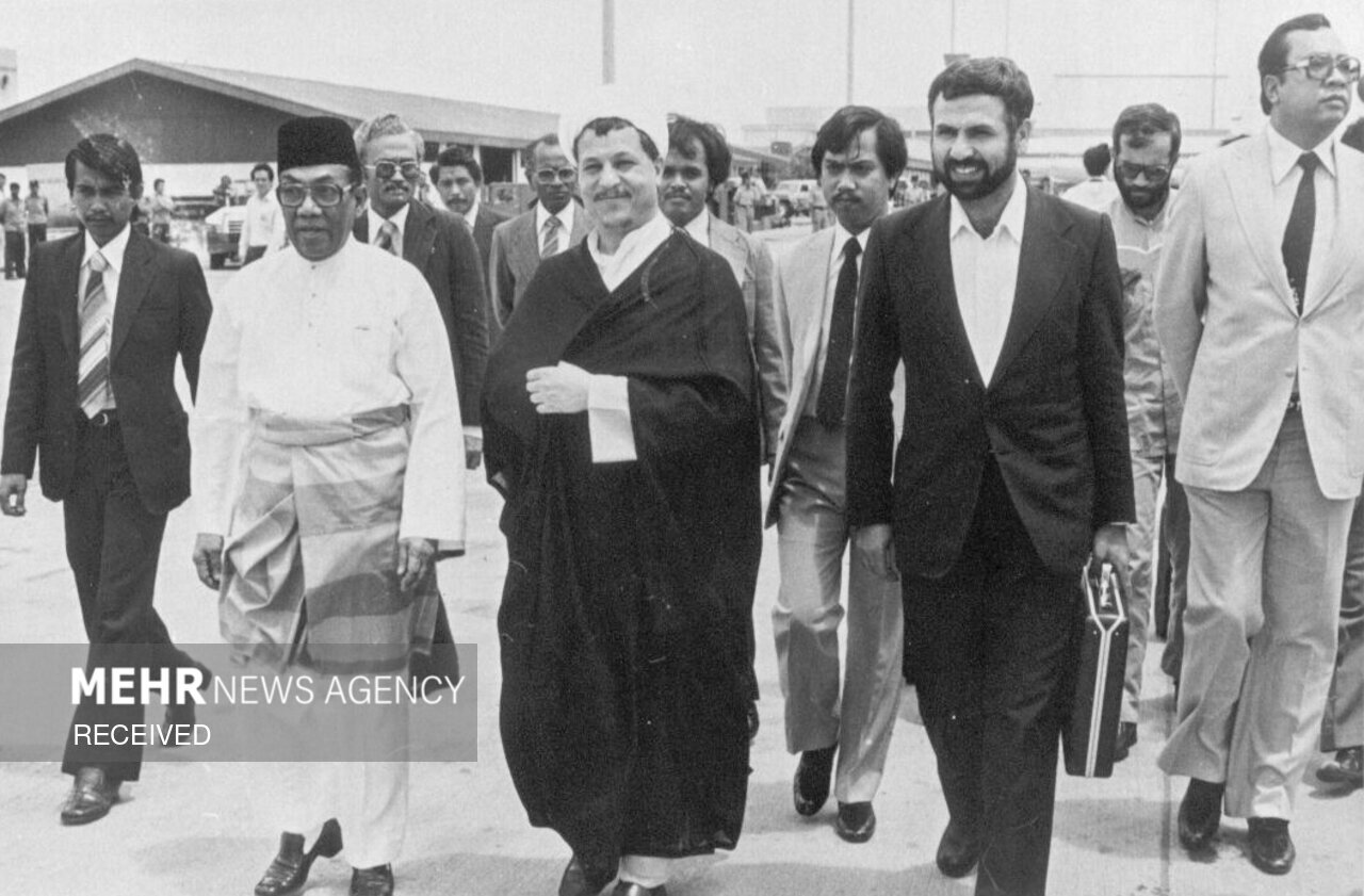 تصاویری از همراهی وزیر دفاع با شهید رجایی و هاشمی رفسنجانی