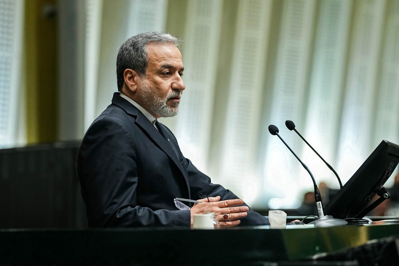 گپوگفت عراقچی با نمایندگان در جلسه غیرعلنی مجلس/ عکس خاص از رئیس ستاد کل نیروهای مسلح در کنار وزیر امور خارجه + تصاویر مهم از بهارستان