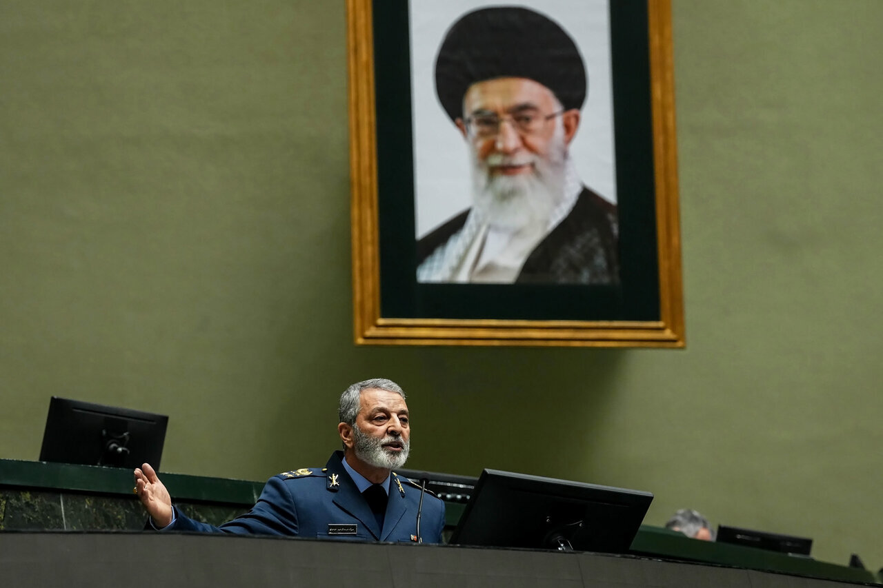 گپوگفت عراقچی با نمایندگان در جلسه غیرعلنی مجلس/ عکس خاص از رئیس ستاد کل نیروهای مسلح در کنار وزیر امور خارجه + تصاویر مهم از بهارستان