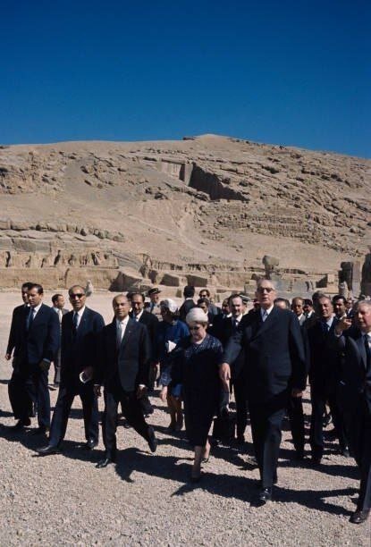 دوگل، رئیس‌جمهور فرانسه، در حال بازدید از تخت‌جمشید