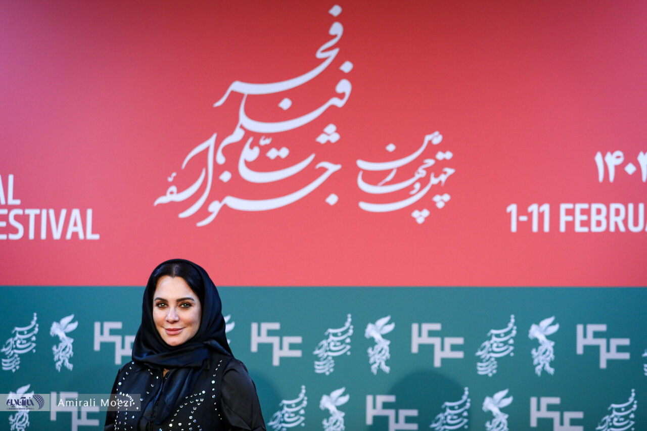 تصاویر | قابهایی ماندگار از فتوکال فیلم «سرزمین فرشتهها» در جشواره فیلم فجر با حضور بازیگر خارجی فیلم