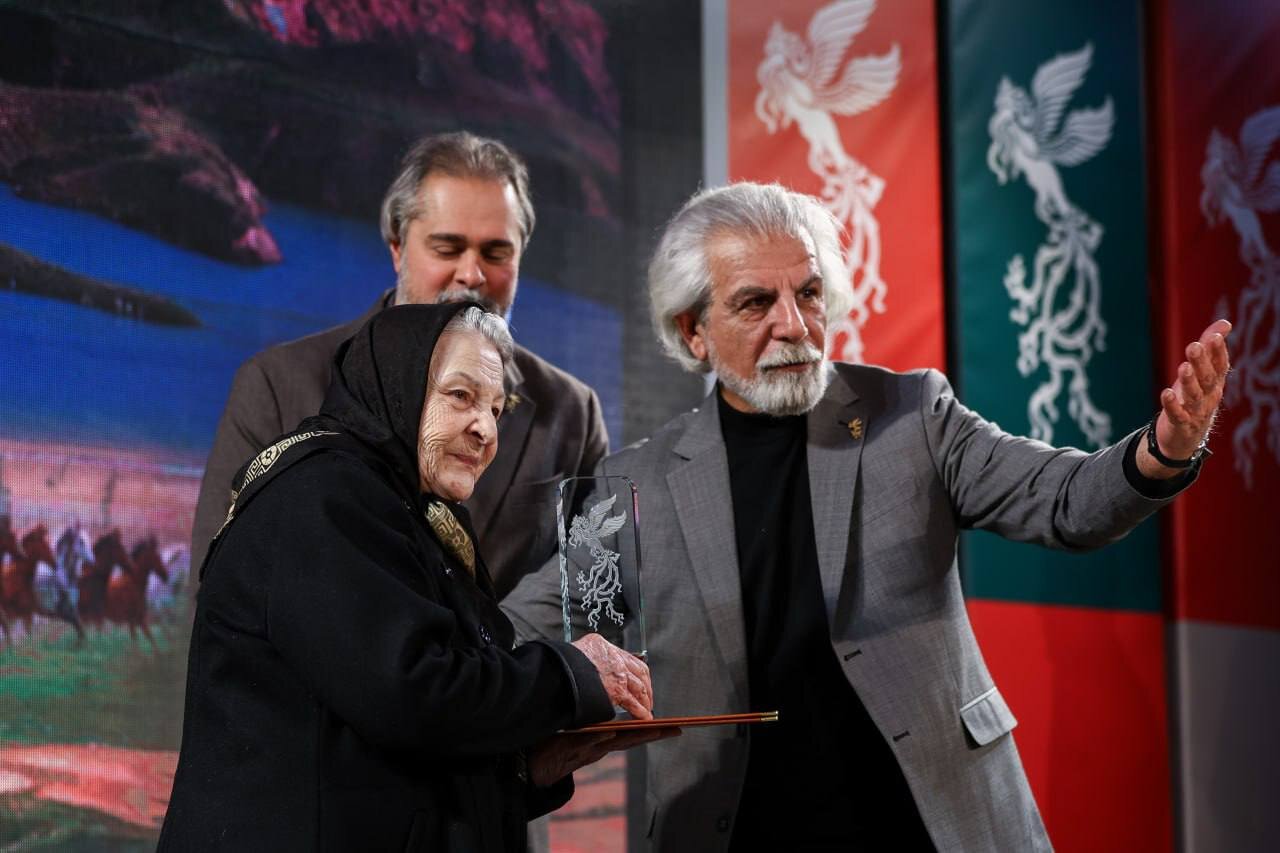 دبیر جشنواره خطاب به سه هنرمند: شاید زمانه فراموش‌تان کرده باشد اما تاریخ نه