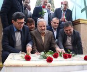 ادای احترام وزیر آموزش و پرورش به مقام شامخ شهدا در ساری