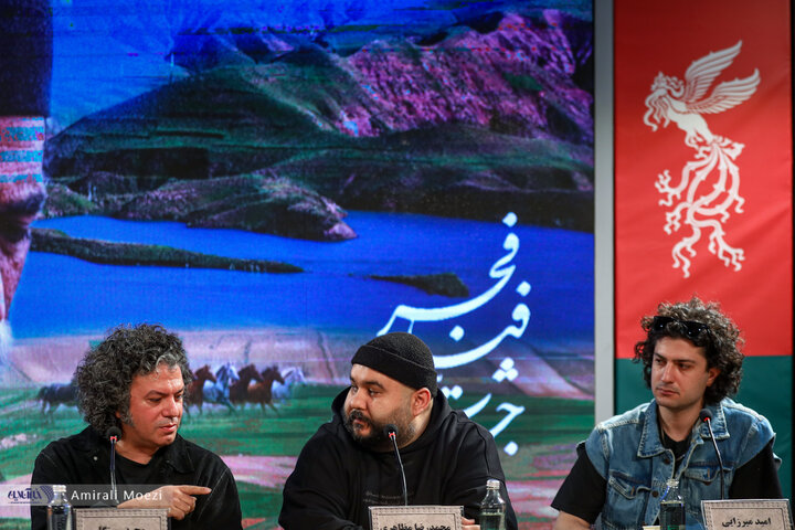 نشست فیلم جهان مبهم هاتف