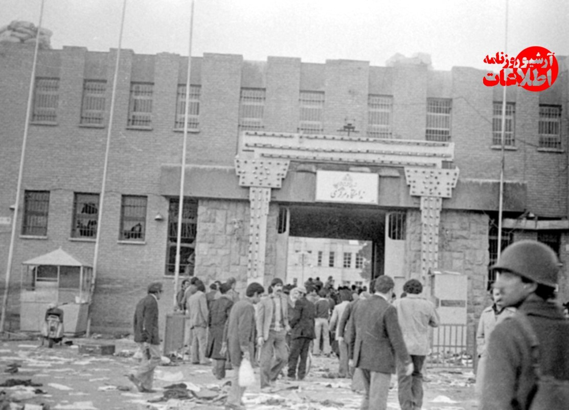 عکسهای تازه منتشرشده از اشغال زندان قصر توسط مردم در تاریخ ۲۱ بهمن ۵۷ عکسهای تازه منتشرشده از اشغال زندان قصر توسط مردم در تاریخ ۲۱ بهمن ۵۷