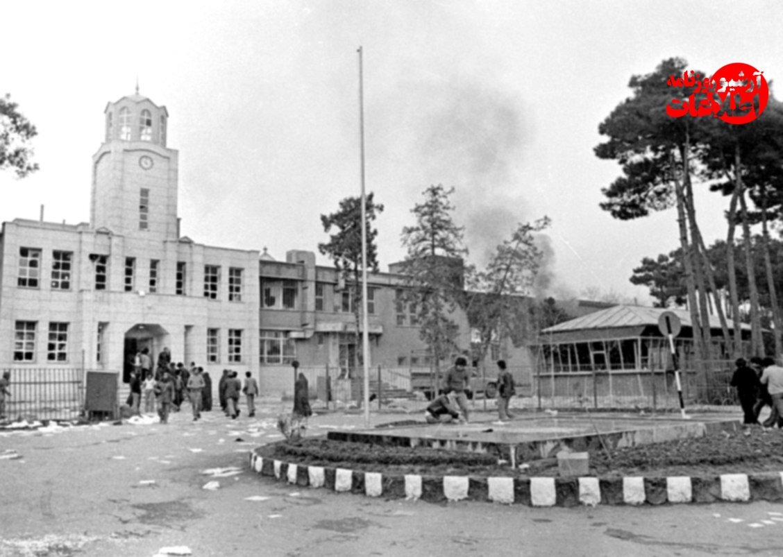 عکس‌های دیده‌نشده از تصرف زندان قصر توسط مردم؛ ۲۱ بهمن ۵۷