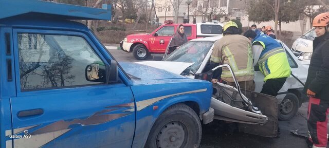 تصادف شدید خودروی نیسان و سرویس مدرسه/ عکس