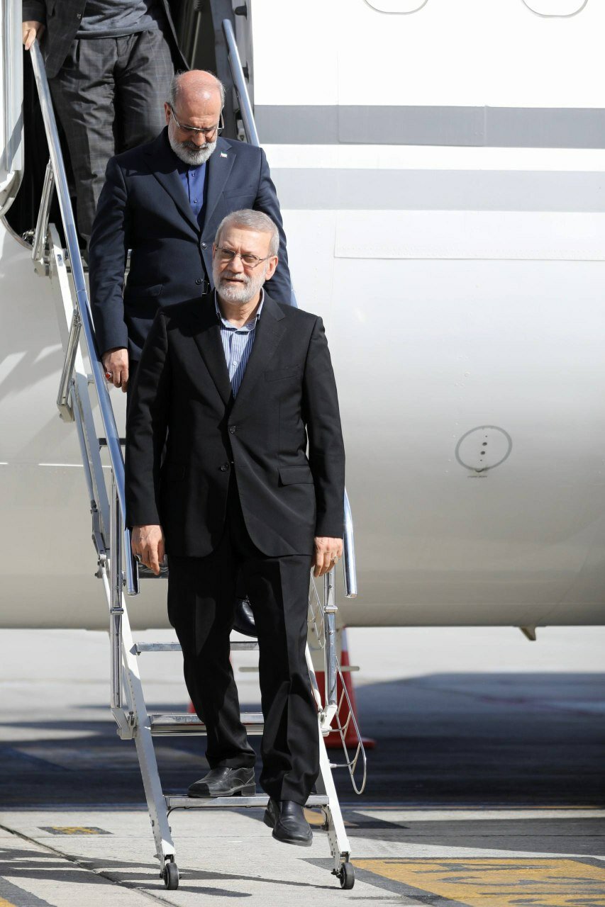 علی لاریجانی وارد مسقط شد/ چه کسی از دبیر شورایعالی امنیت ملی استقبال کرد؟+ تصاویر