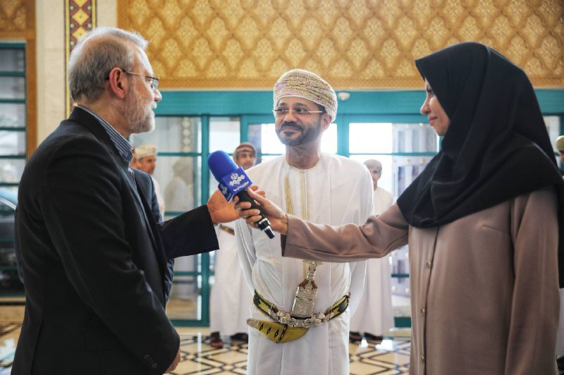 مصاحبه علی لاریجانی با صداوسیما بعد از دیدار با وزیرخارجه عمان/ دبیر خندان شعام در قاب تصویر + عکس
