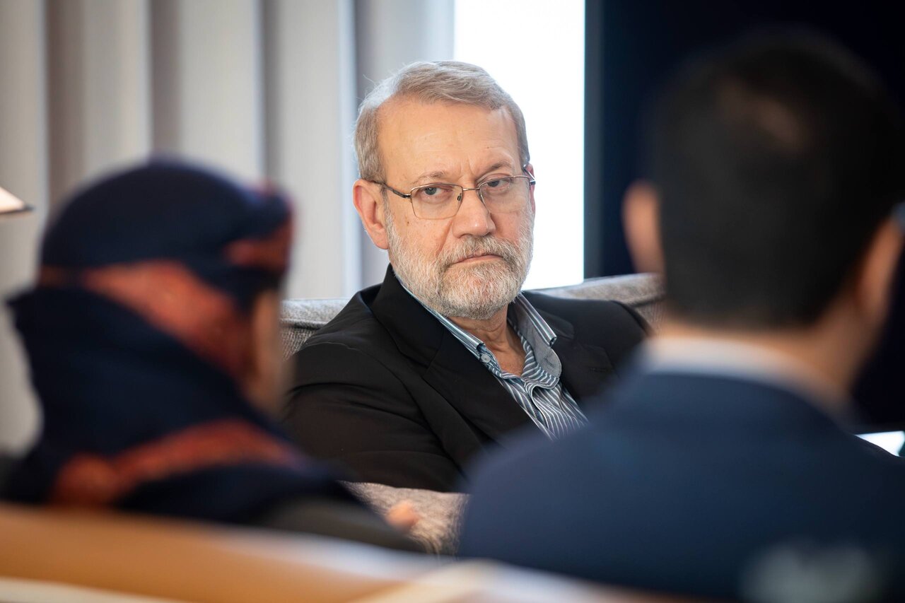 تصاویر جدید از ملاقات و تبادل نظر لاریجانی با سخنگوی انصارالله یمن به همراه عکس منتشر شد. تصاویر جدید از ملاقات و تبادل نظر لاریجانی با سخنگوی انصارالله یمن به همراه عکس منتشر شد.