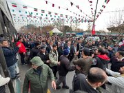 حضور مسعود پزشکیان در راهپیمایی ۲۲ بهمن همراه با دو چهره خبرساز دولت/ رئیس جمهور در میان جمعیت خطاب به مردم چه گفت؟ + تصاویر