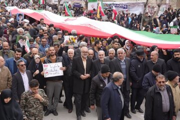 خروش کرمانشاهیان در راهپیمایی ۲۲ بهمن در قاب تصویر