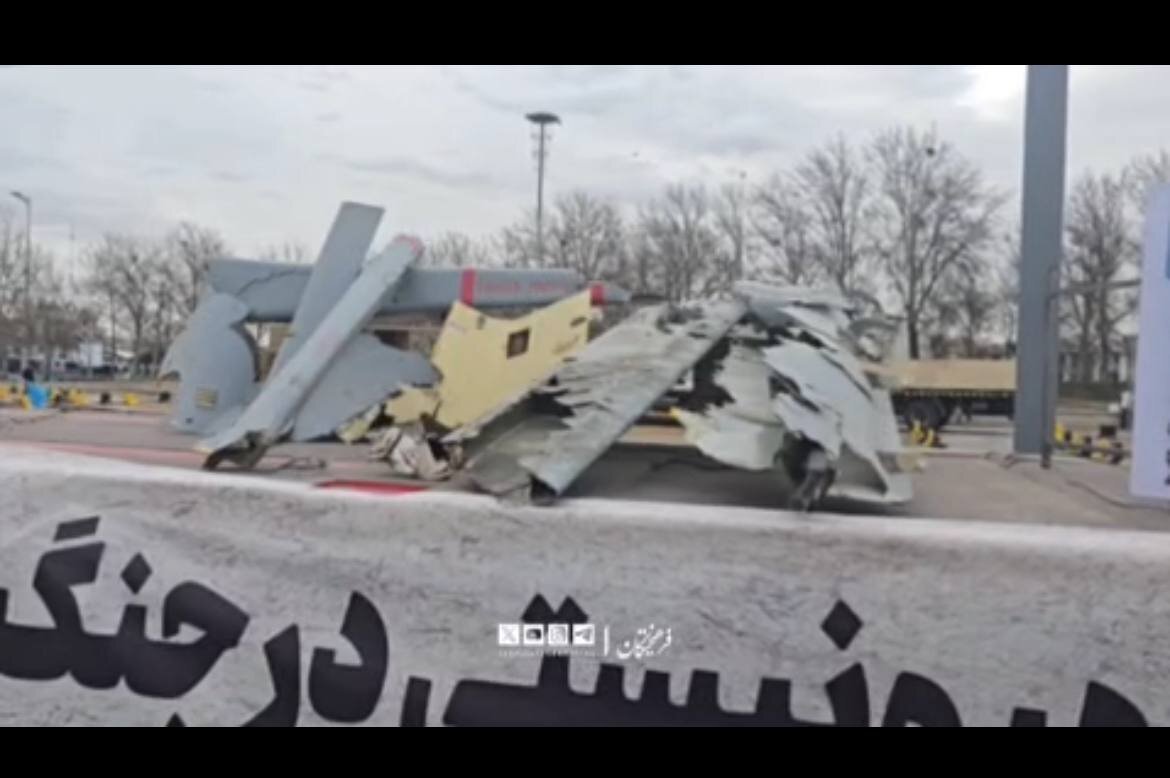 نمایش پهپادهای ساقطشده اسرائیل در میدان آزادی