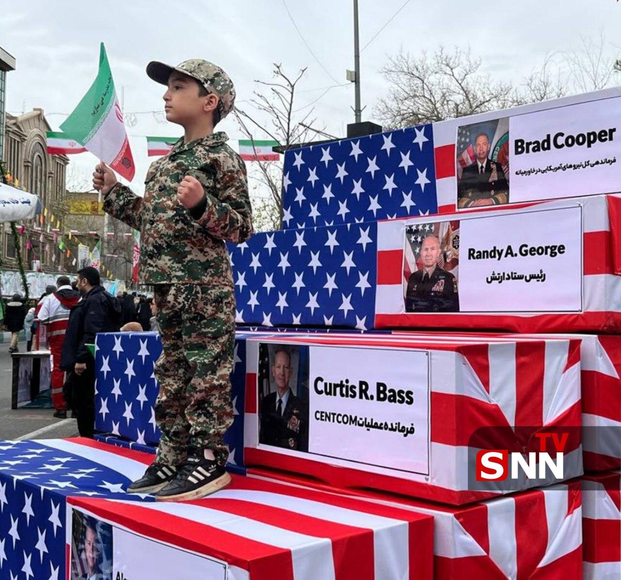 تابوت فرماندهان آمریکایی در راهپیمایی ۲۲ بهمن/ نام کدام ژنرال های ارتش آمریکا در کف خیابان تهران دیده شد؟ + تصاویر