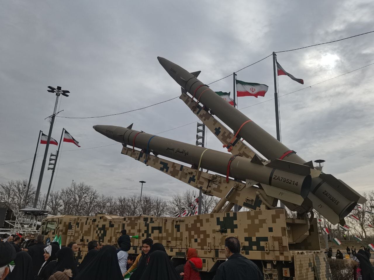 جشن ۴۷ سالگی انقلاب در خیابان‌های ایران/ نظامیان و چهره های سیاسی از سردار قاآنی تا علی مطهری و ... آمدند/ خط و نشان برای ترامپ تیتر اول شد + جدول