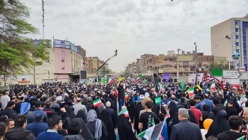 بروز اتحاد اقوام در ایام پیروزی انقلاب؛ اهواز با قدرت در میدان حاضر شد. بروز اتحاد اقوام در ایام پیروزی انقلاب؛ اهواز با قدرت در میدان حاضر شد.