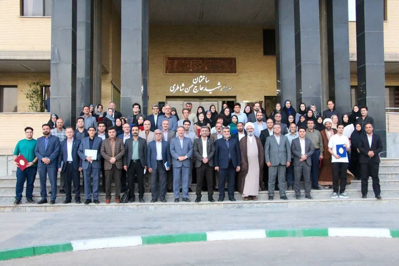 سمنان موفق به کسب رتبه نخست کشور در ارزیابی عملکرد شوراهای آموزش و پرورش شد. سمنان موفق به کسب رتبه نخست کشور در ارزیابی عملکرد شوراهای آموزش و پرورش شد.