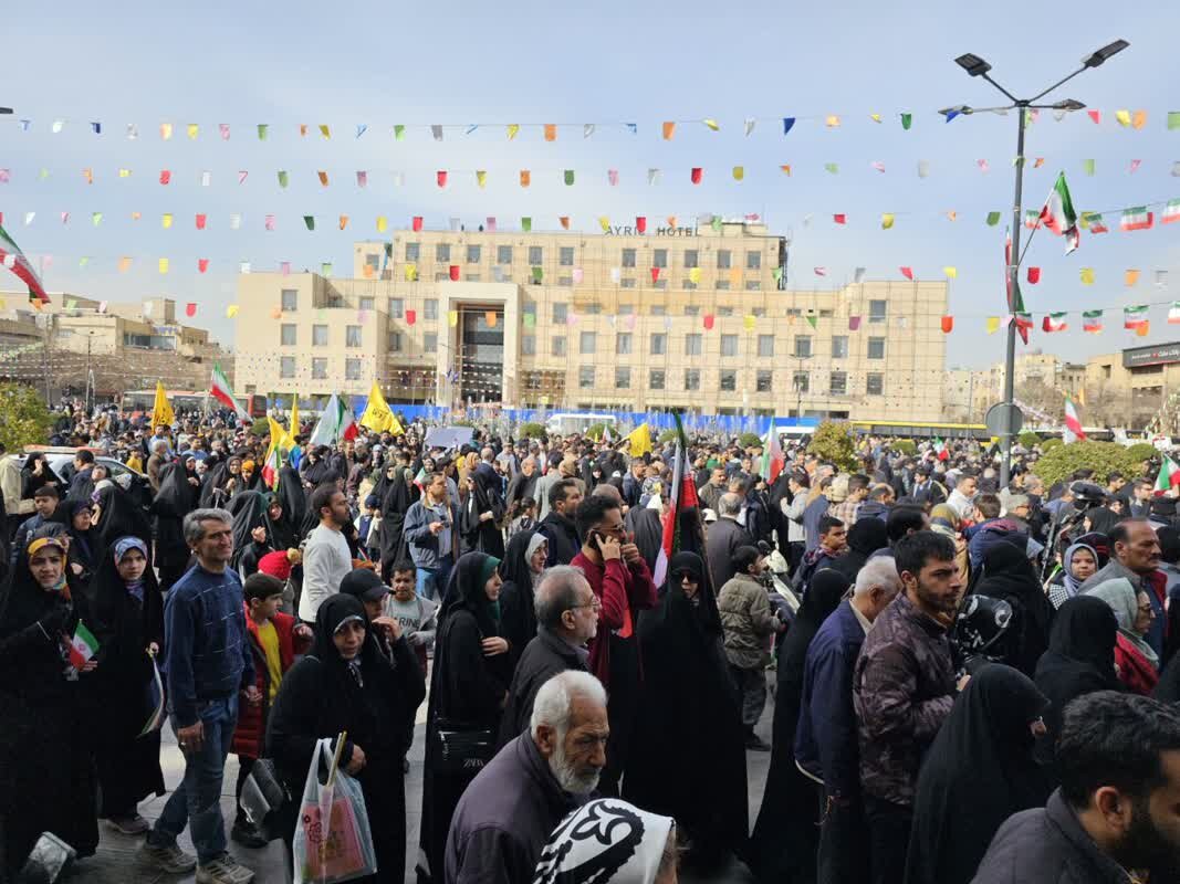 تصاویر | خروش نصف‌جهان در فجر ۴۷