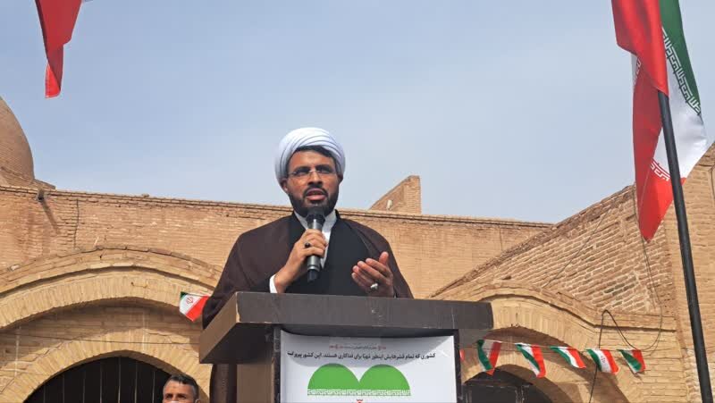 هارمونی زیبای حضور نسلها در ۲۲ بهمن تماشایی اردستان