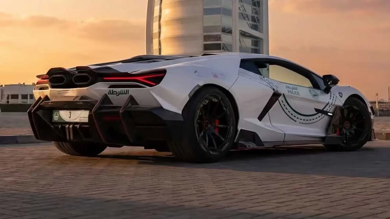ماشین پلیس جدید دبی معرفی شد