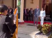 ببینید | استقبال عجیب رئیس جمهور موقت ونزوئلا از وزیر انرژی آمریکا