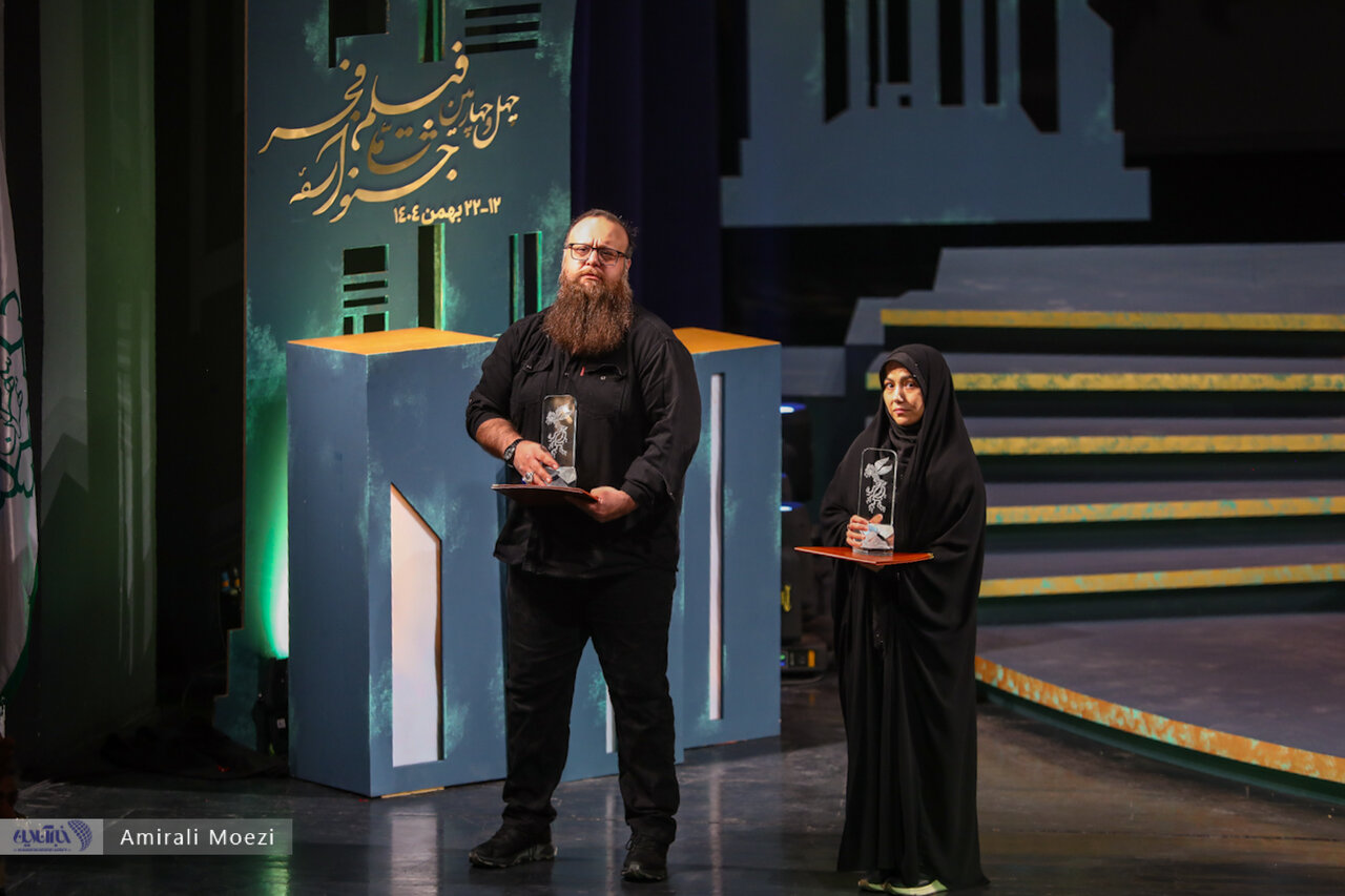 اهدای جوایز برندگان جشنواره فجر توسط پزشکیان