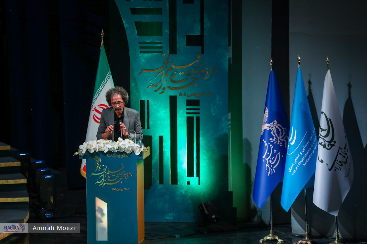 اهدای جوایز برندگان جشنواره فجر توسط پزشکیان