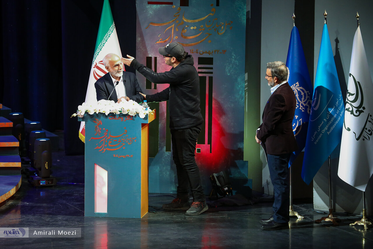 اهدای جوایز برندگان جشنواره فجر توسط پزشکیان