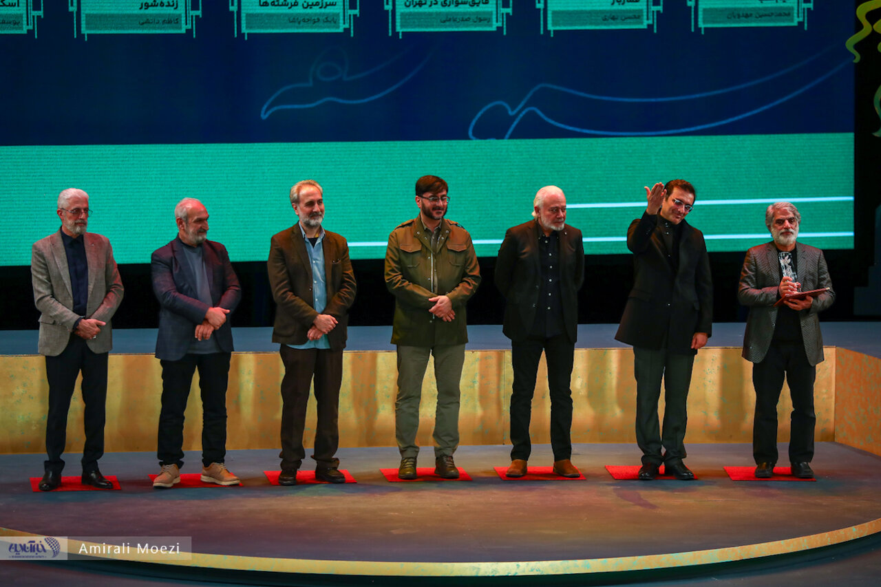 اهدای جوایز برندگان جشنواره فجر توسط پزشکیان