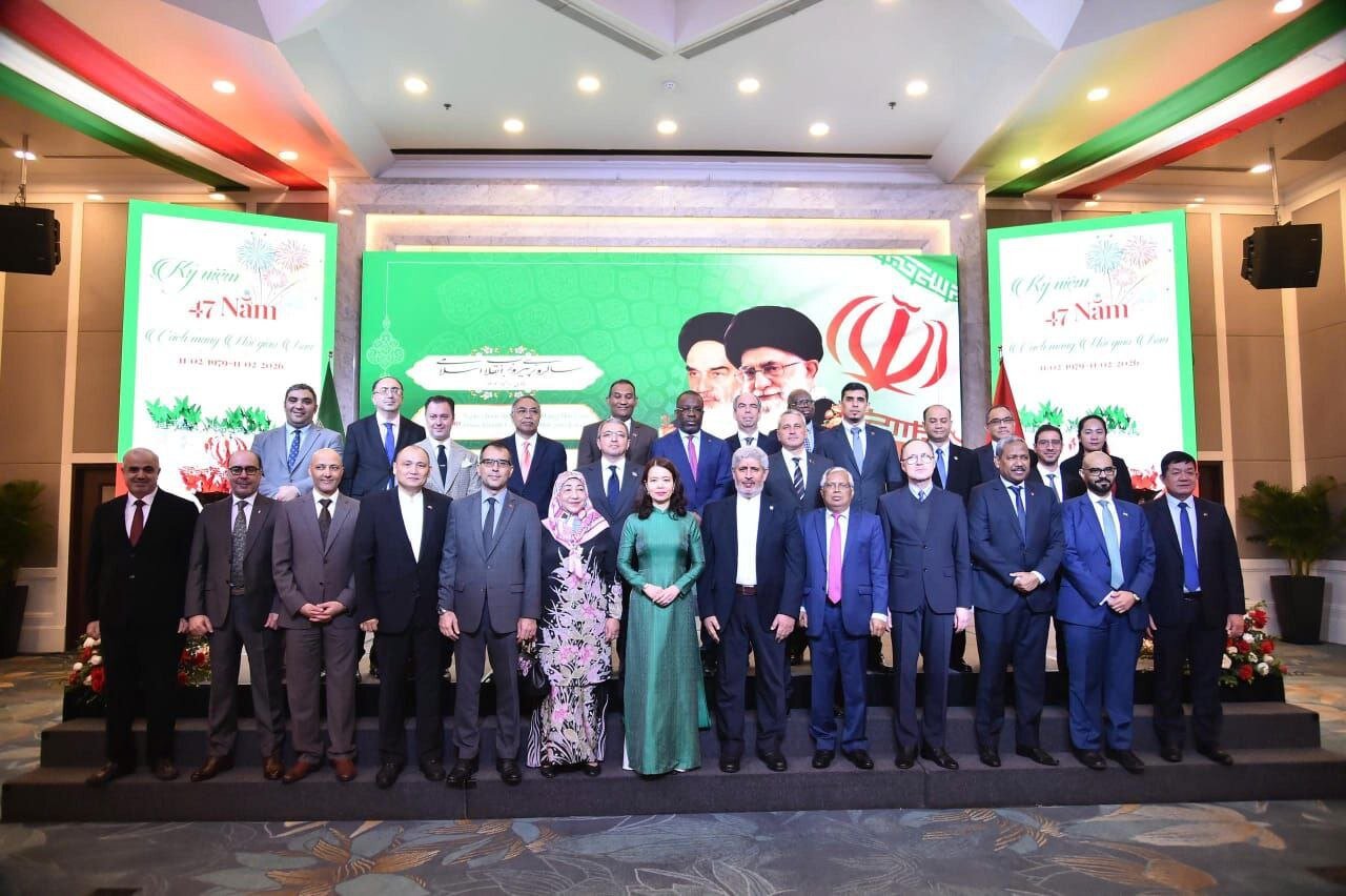 مراسم سالگرد پیروزی انقلاب اسلامی با استقبال گرم در هانوی، ویتنام برگزار شد. مراسم سالگرد پیروزی انقلاب اسلامی با استقبال گرم در هانوی، ویتنام برگزار شد.