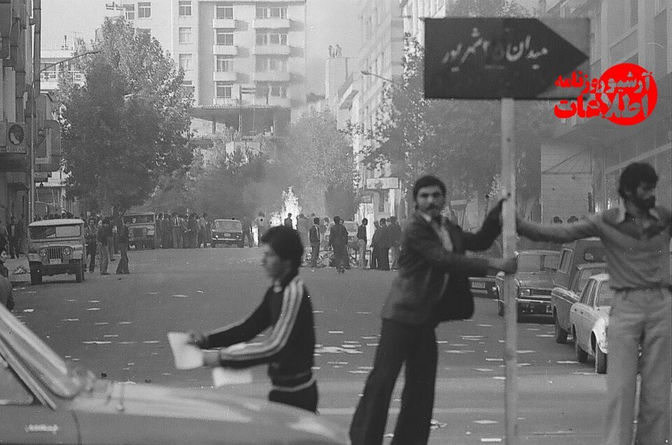 عکسهای تماشایی از بهمن ۱۳۵۷، از کاخ نیاوران تا خیابان انقلاب!