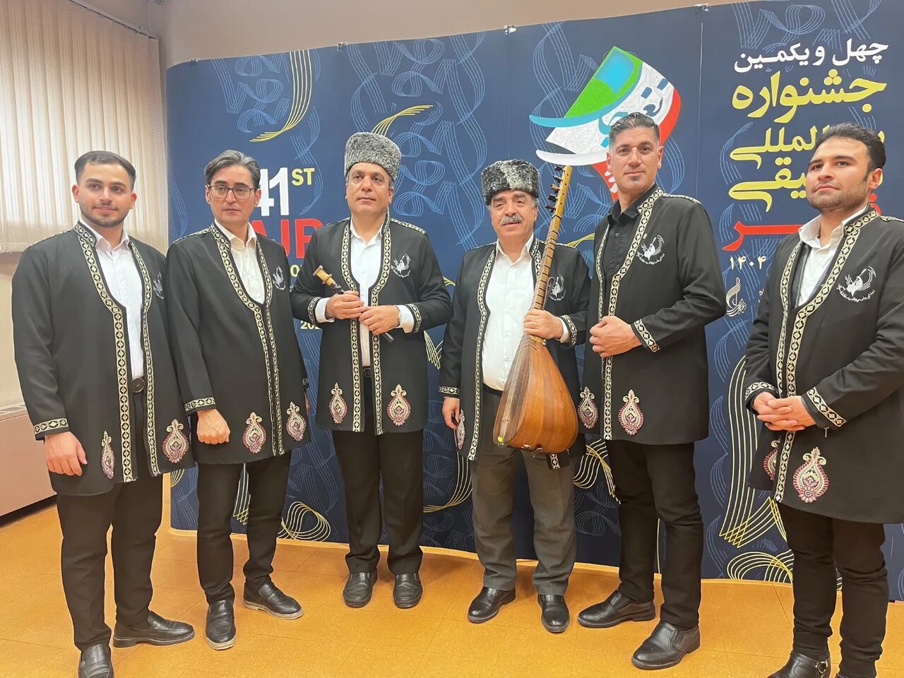 رهبر یک گروه موسیقی: اگر ردهی نخست را نداشته باشیم، از فعالترینها به شمار میآییم رهبر یک گروه موسیقی: اگر ردهی نخست را نداشته باشیم، از فعالترینها به شمار میآییم