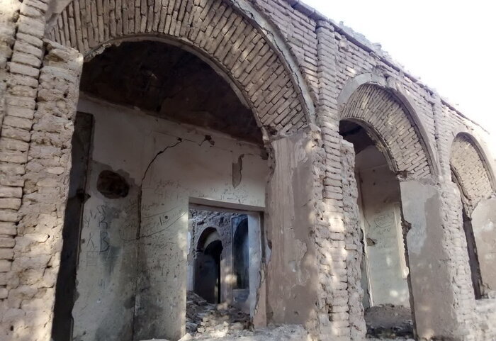 تخریب بناهای تاریخی، سایه سنگین بر فرهنگ کرمان میافکند. تخریب بناهای تاریخی، سایه سنگین بر فرهنگ کرمان میافکند.