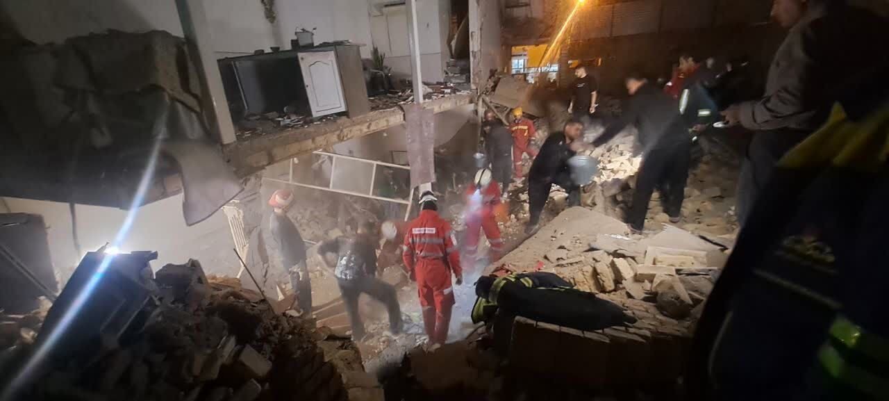 انفجار در یک منزل مسکونی در قم؛ جزئیات مربوط به تلفات و مجروحان غافلگیرکننده است. انفجار در یک منزل مسکونی در قم؛ جزئیات مربوط به تلفات و مجروحان غافلگیرکننده است.